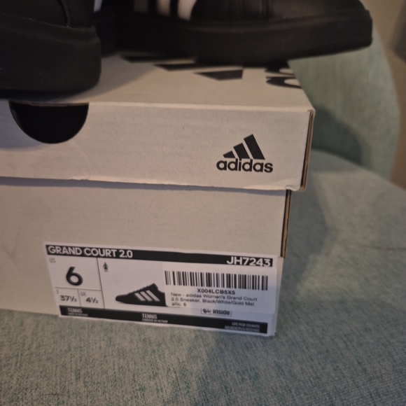 Adidas Black and White Classic Sneakers Woman Size 6 - Picture 4 of 12